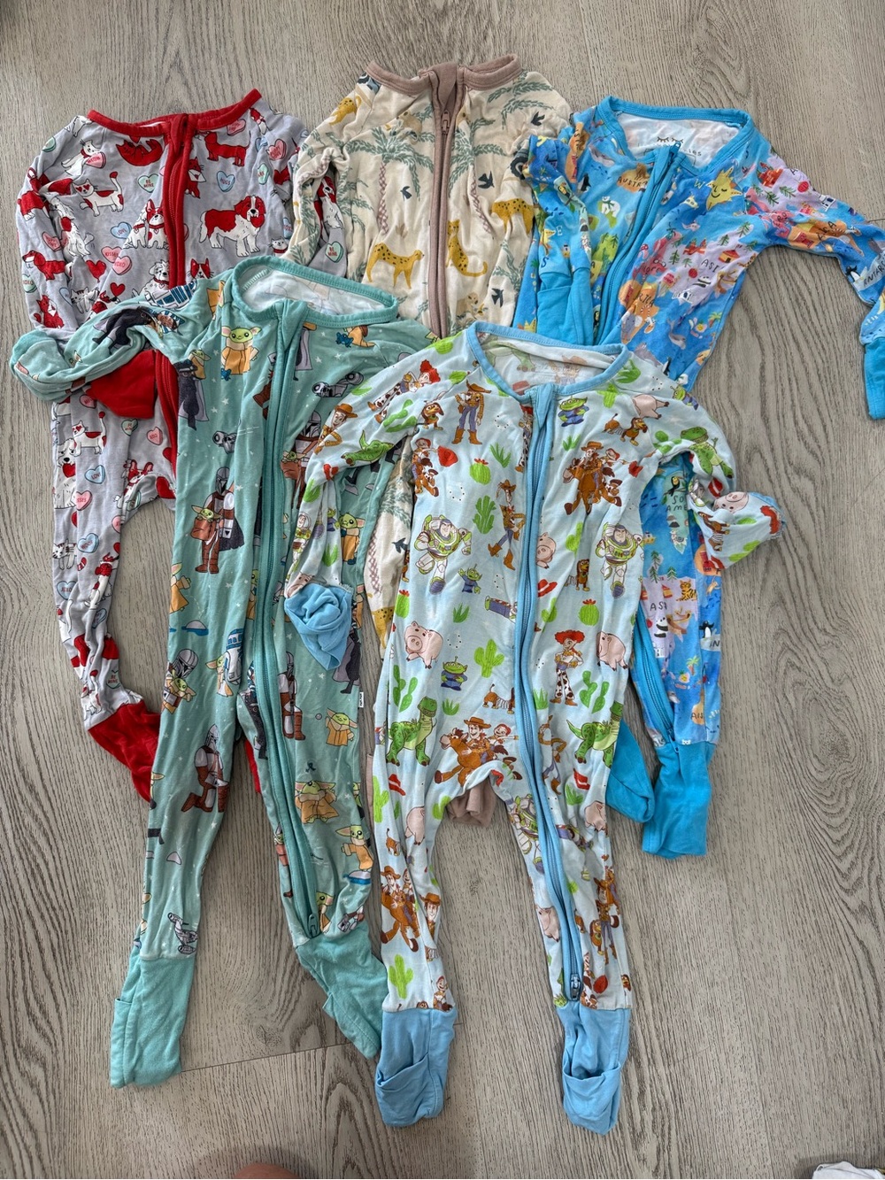 Little Sleepies bundle of 5 zippys 6-12months